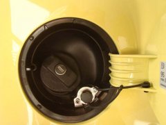 Umrüst - Beispiel Seat Mii 1.0 l 44 KW: Zavoli Autogas-Befüllanschluss